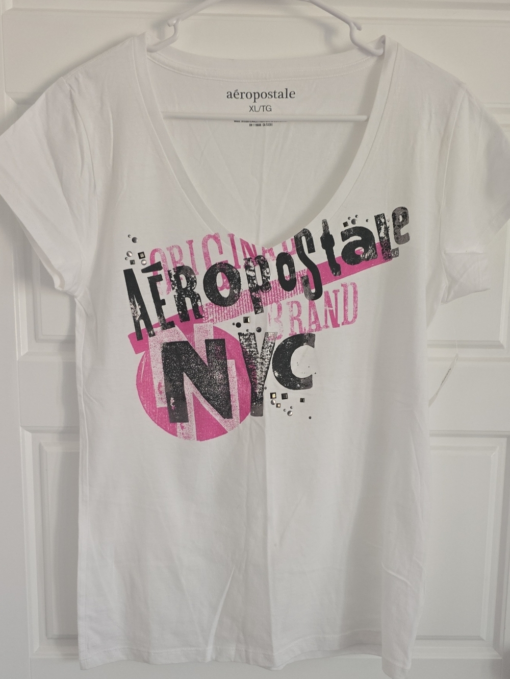 NWT Aeropostale White Top with Pink & Black Accent XL